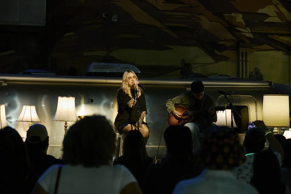 Pop Star Ela Taubert Brings Grammy-Winning Tour to a Close - image 3