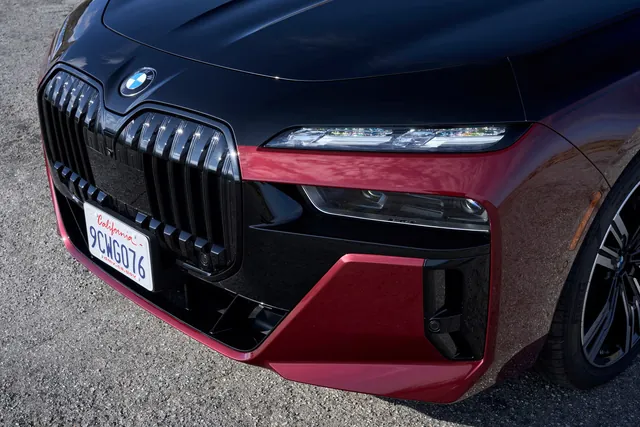 BMW Gives Us First Look at Facelifted 2027 7-Series Sedan