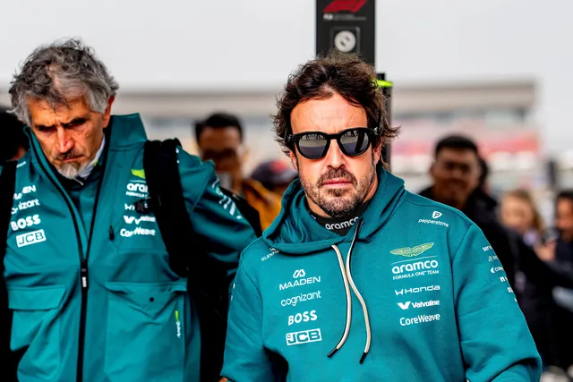Vibrations in Aston Martin's Car Caused Fernando Alonso to Retire