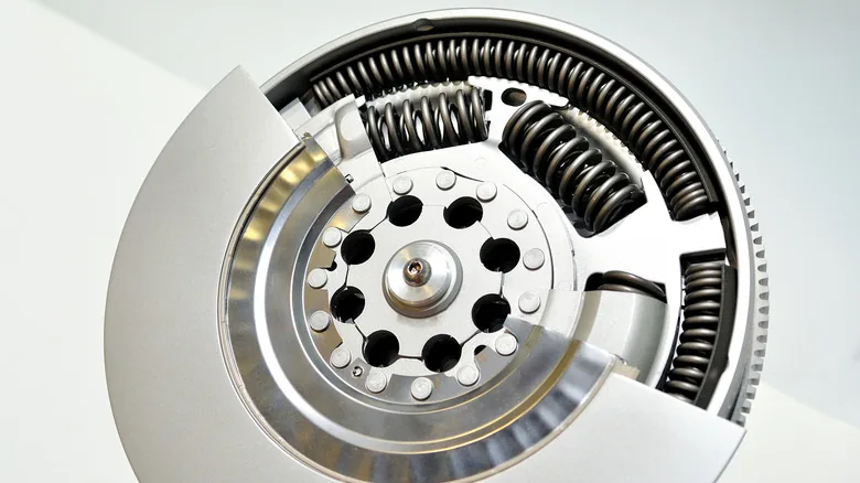The Dual-Mass Flywheel: A Key Component in Modern Manual and Dual-Clutch Transmissions - image 2
