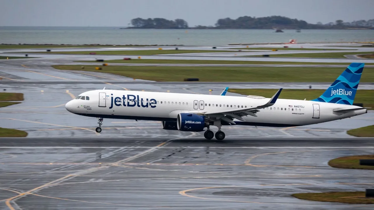 JetBlue Passenger Sues Over Dry Ice Burns On Paris-New York Flight