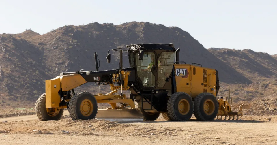 Cat Redesigns Motor Graders for Precision Grading - image 3