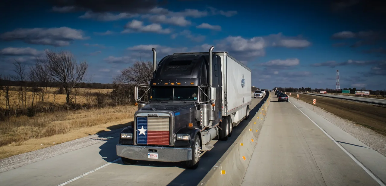 Mexican Truckers Sue Texas Carrier Over Pay and Visa Misclassification