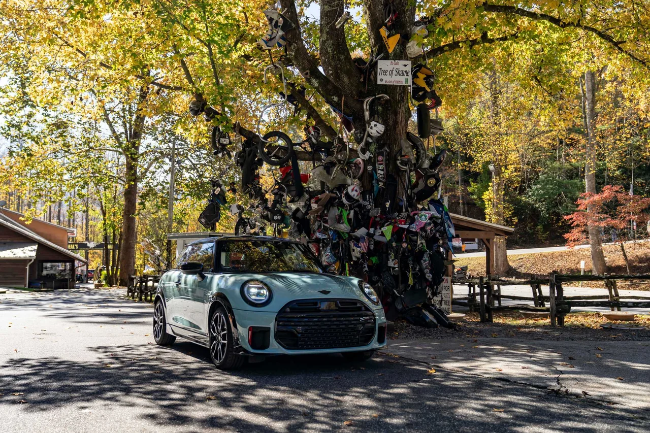 MINI John Cooper Works Takes on the Tail of the Dragon: A Thrilling Driving Experience
