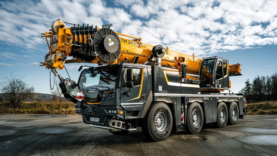 Liebherr Cranes Strengthen Canada's Largest Crane Fleet - image 4