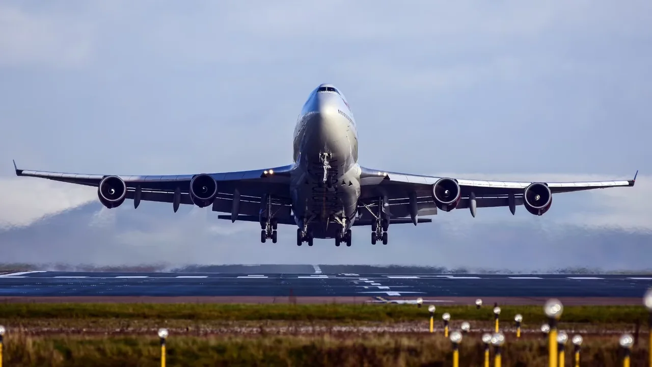 Legacy of Four-Engined Jets Lingers in Skies