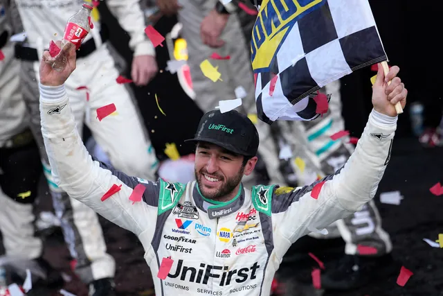 Elliott Outsmarts Hamlin to Win Martinsville Thriller