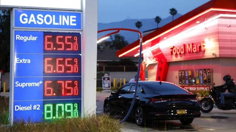 Gas Prices Surge Past $4 Nationwide - image 3