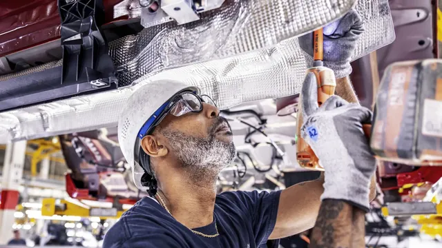 Mercedes-Benz Ups Investment in Alabama Plant