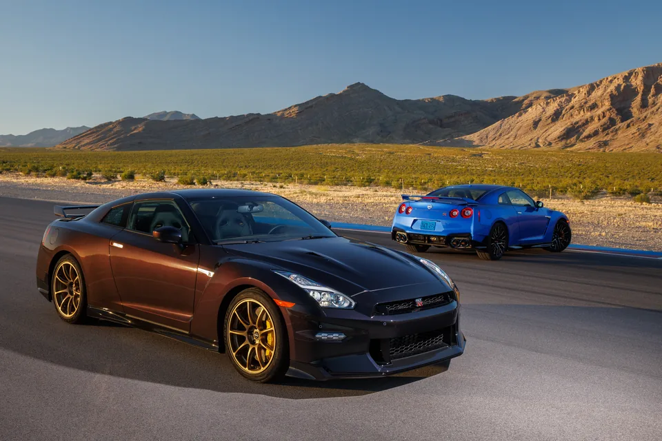 Nissan GT-R Future Takes Shape with Hybrid V6 - image 2