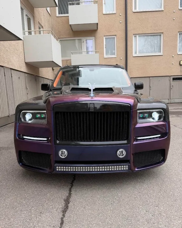 Range Rover Sport with Rolls-Royce Cullinan Grille - image 4