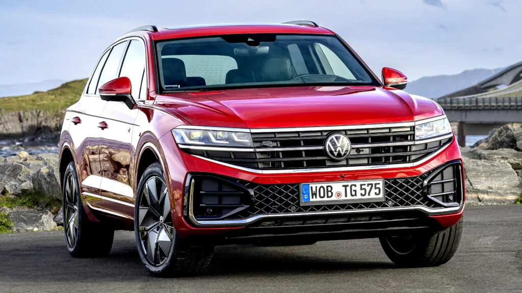 VW Considers Flagship SUV for Affluent Buyers