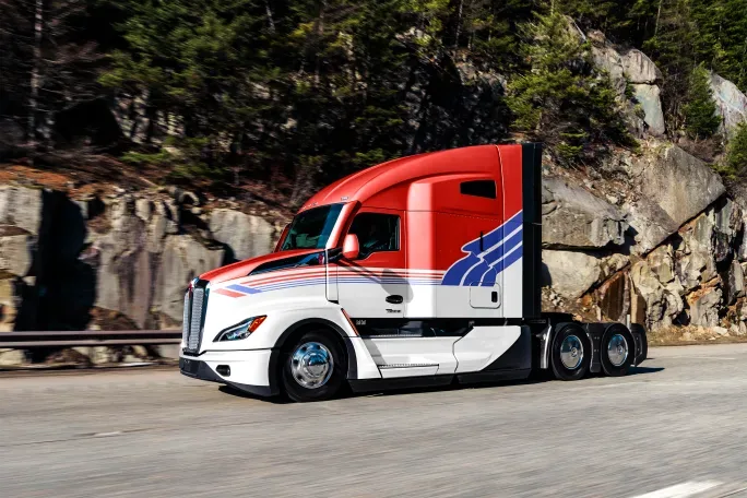 Kenworth Revives Iconic TourAmerica Paint Scheme - image 2