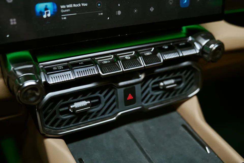 Chery KP31 Pickup Takes on Ford's Ranger with Premium Interior - image 3