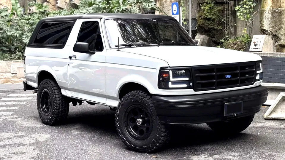 Ford Bronco XLT Restomod Overhaul - image 2