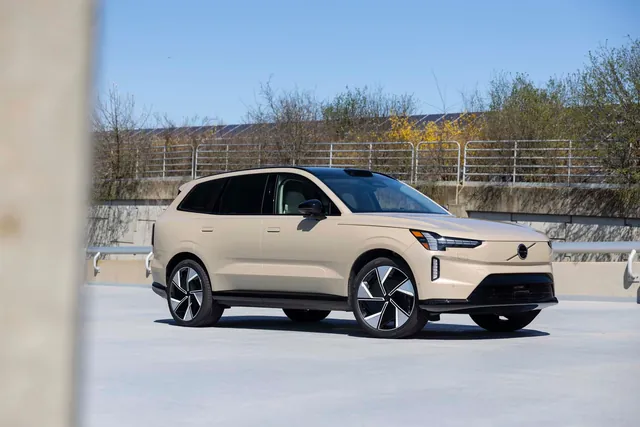 2026 Volvo EX90 Adds a Less-Expensive Single-Motor RWD Base Model