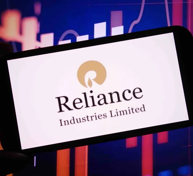 Reliance Rejects Iranian Oil Cargoes Amid US Waiver Deadline
