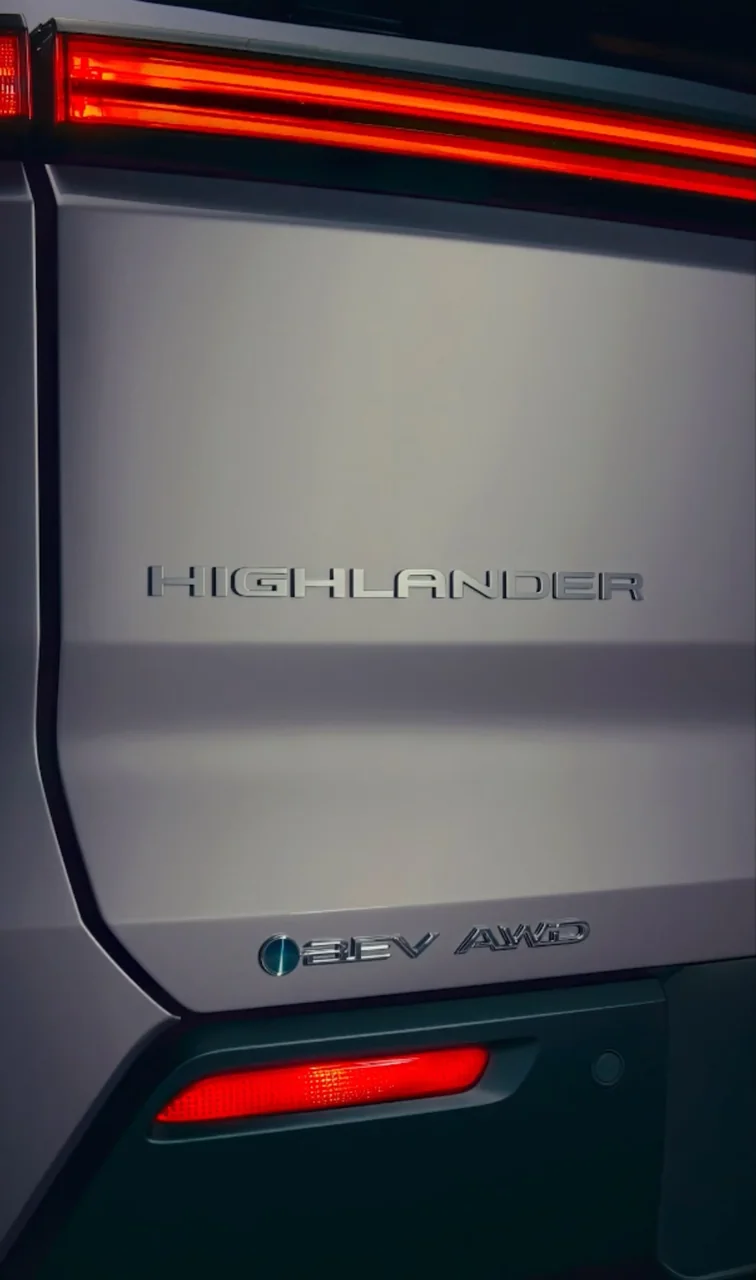 Toyota Announces Electric Version of Highlander