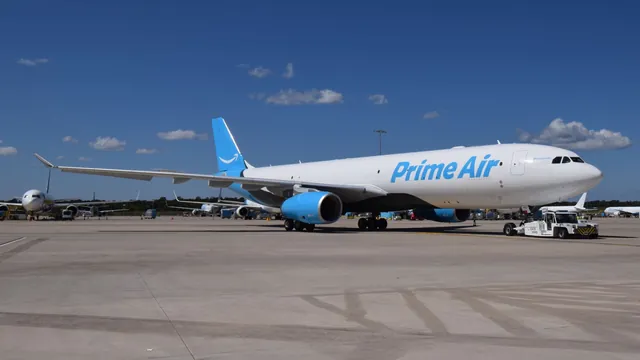 Alaska Airlines Upgrades Amazon Cargo Contract