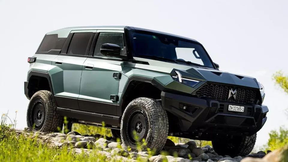 Chinese Carmaker Dreame Copies Rolls-Royce Designs with New SUVs - image 2