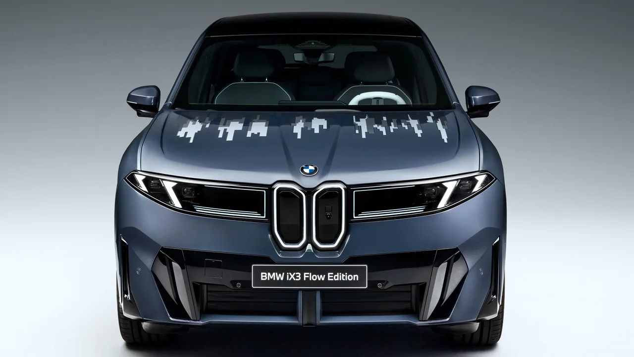 BMW Illuminates The Road With E Ink Hood Display