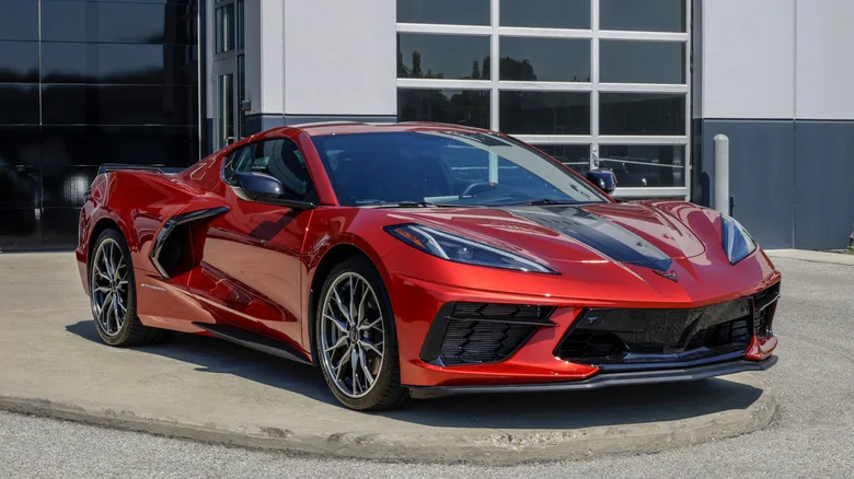 Florida Woman Arrested for Allegedly Financing $180,000 Cars with False Income - image 2