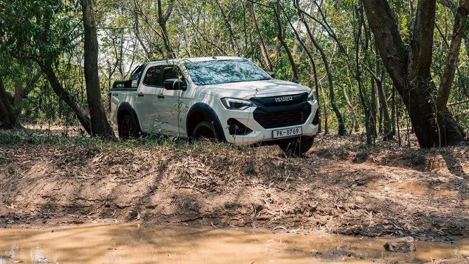 Isuzu D-Max Loses Every Spec Battle - image 4