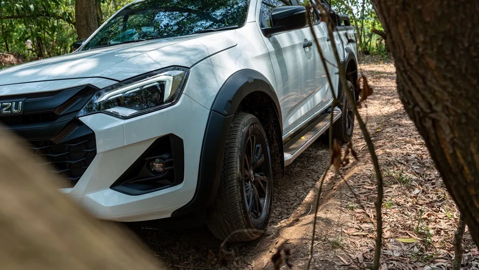 Isuzu D-Max Loses Every Spec Battle - image 2
