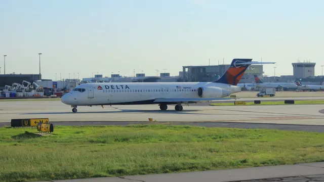 Delta Air Lines Boeing 717-200 Suffers Scare During Takeoff