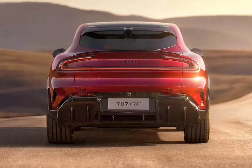 Xiaomi's 990 HP Family SUV Leaves Porsche's EV Rival in Dust - image 4