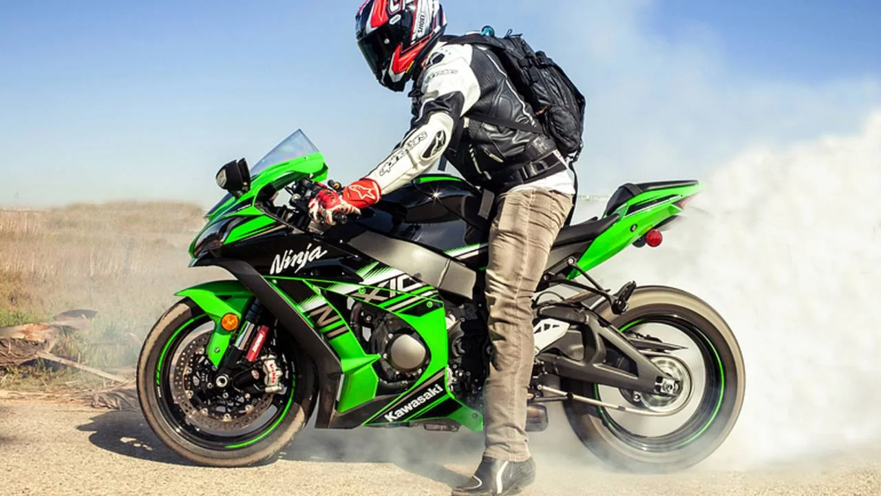 Motorcycle Rider Caught After Fleeing with Fake Plates