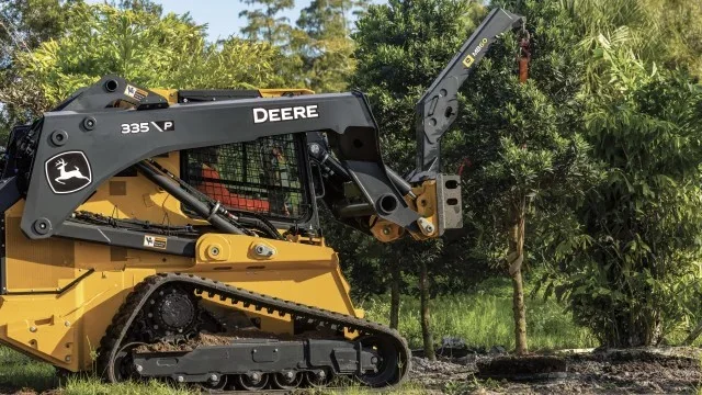 John Deere Unveils Heavy-Duty Material Boom Attachment