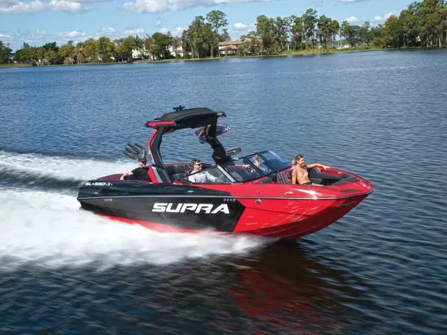 Supra SL Boat Review: Wake-Making Machine for the Modern Family