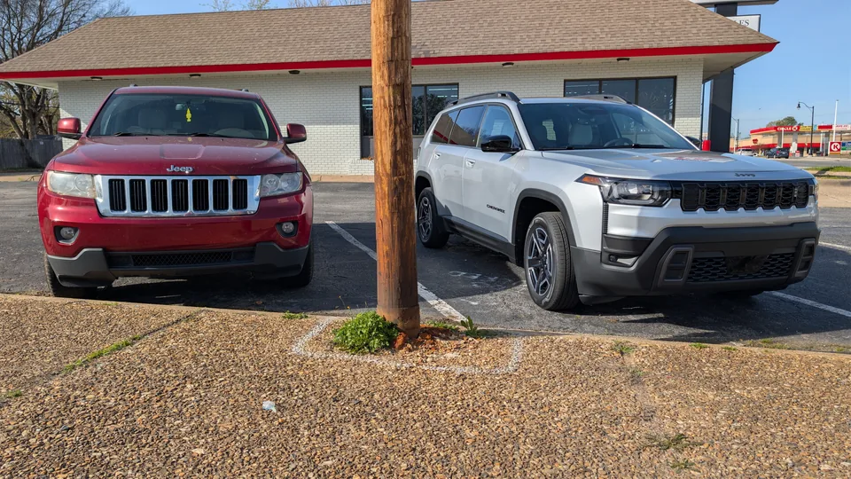 Jeep's 2026 Cherokee Abandons Off-Road Roots for Suburban Crossover - image 2