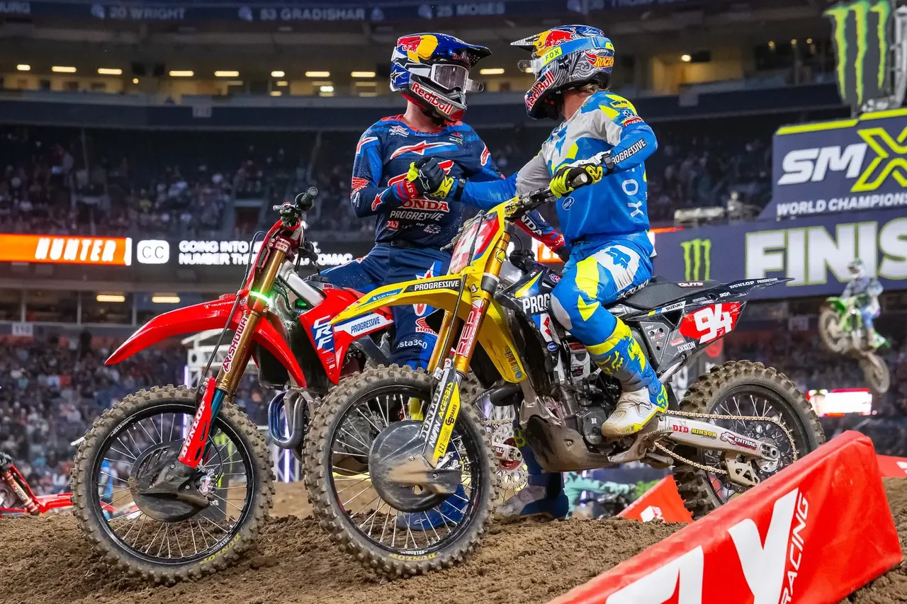Roczen Takes One-Point Lead into Final Round of Supercross Championship