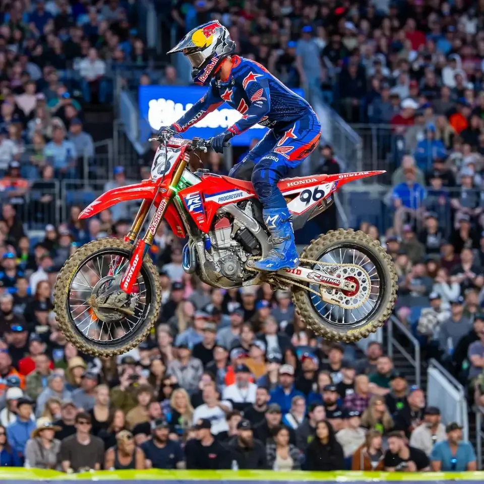 Roczen Takes One-Point Lead into Final Round of Supercross Championship - image 2