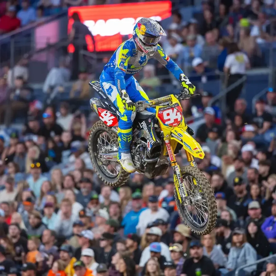 Roczen Takes One-Point Lead into Final Round of Supercross Championship - image 3
