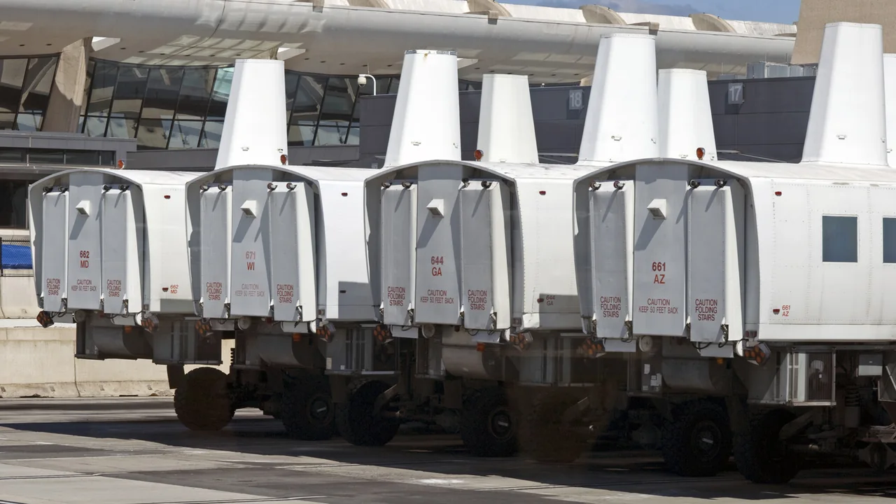 Dulles' Mobile Lounges May Be on Their Last Wheels