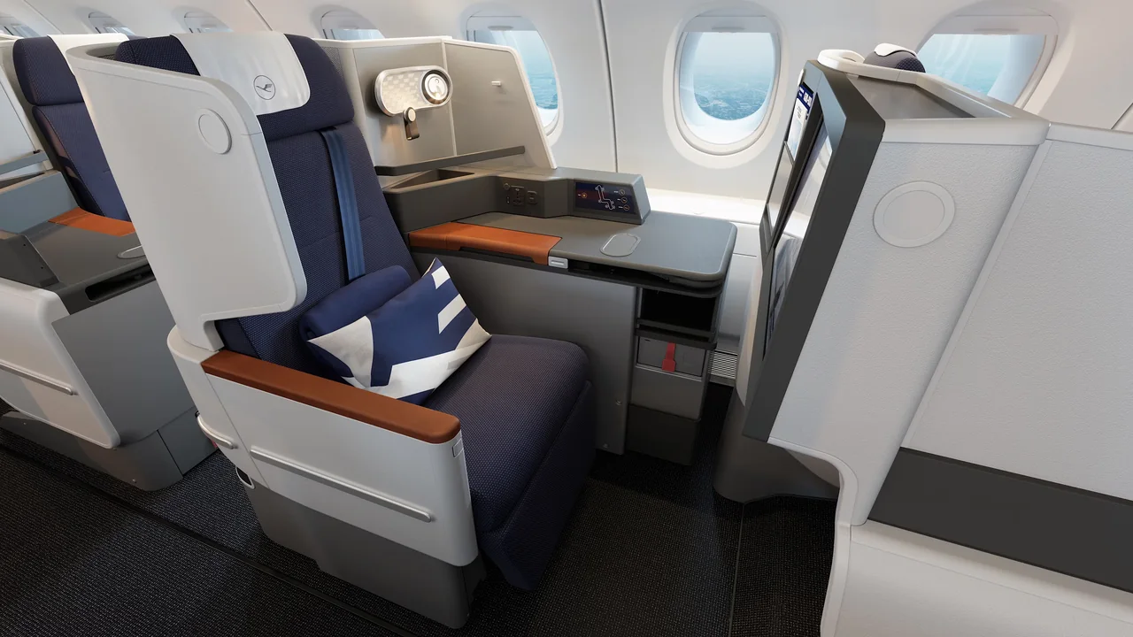 Cabin Crew Can Always Tell When You're Flying Business Class For The 1st Time