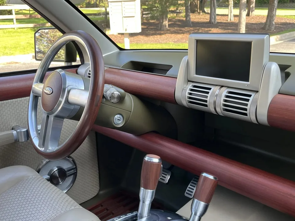 Vintage Ford Explorer Concept Hits Market - image 3