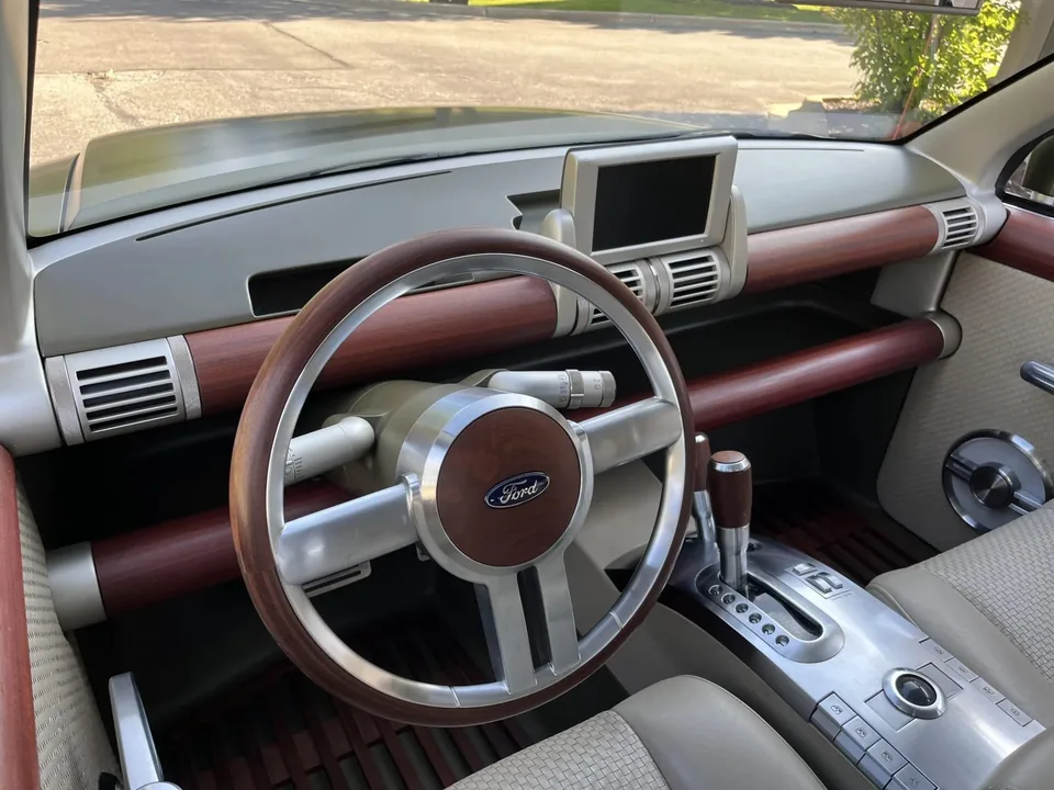 Vintage Ford Explorer Concept Hits Market - image 2