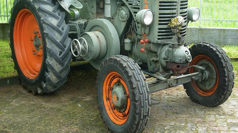 The World's Slowest Sustained Engine RPM: A Look at Italy's Quirky Tractor Innovation - image 3
