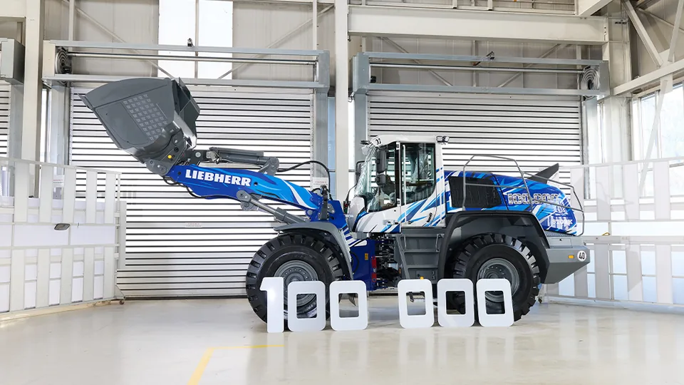 Liebherr Wins Prestigious Red Dot Design Award for Compact Wheeled Excavators - image 4