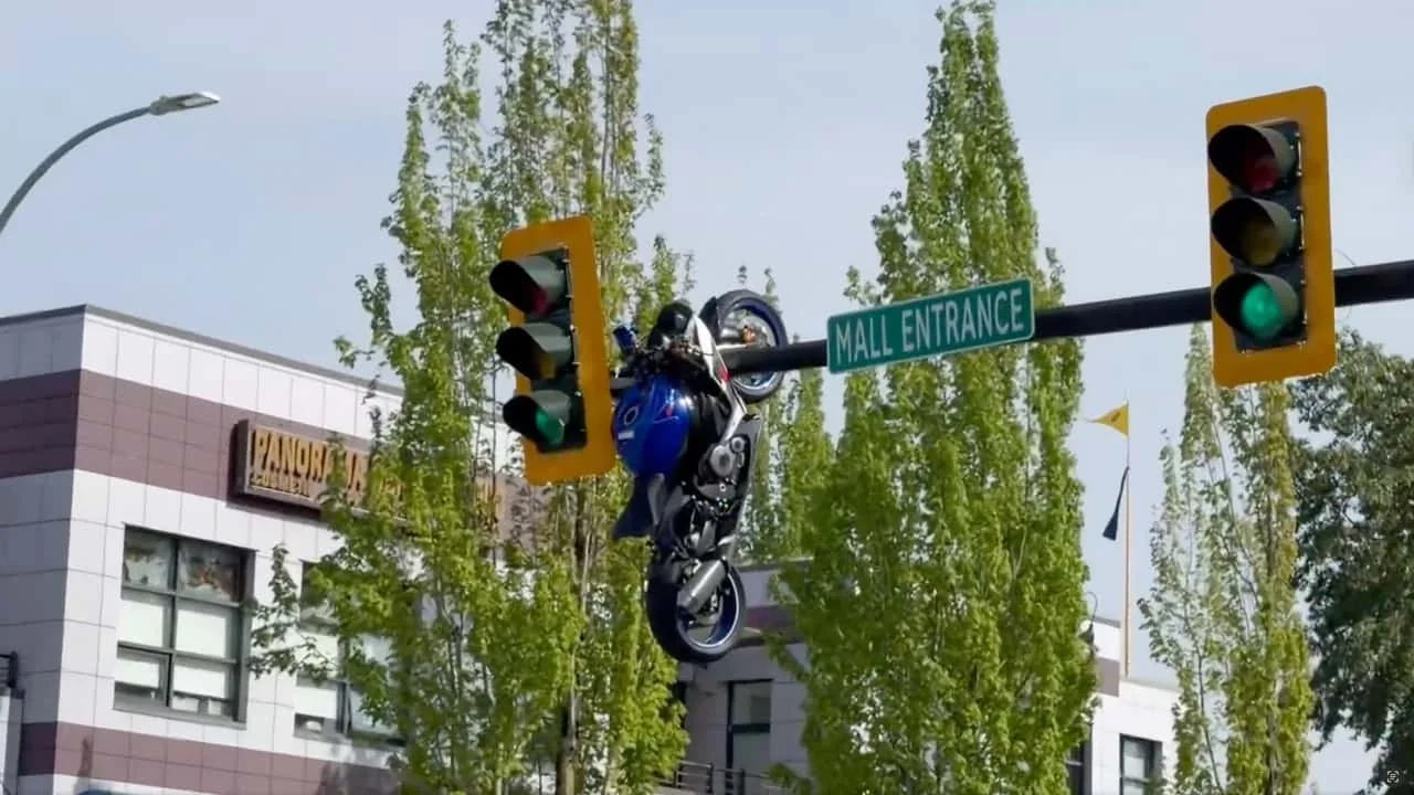 Motorcyclist's Shocking Fall From Traffic Light Pole