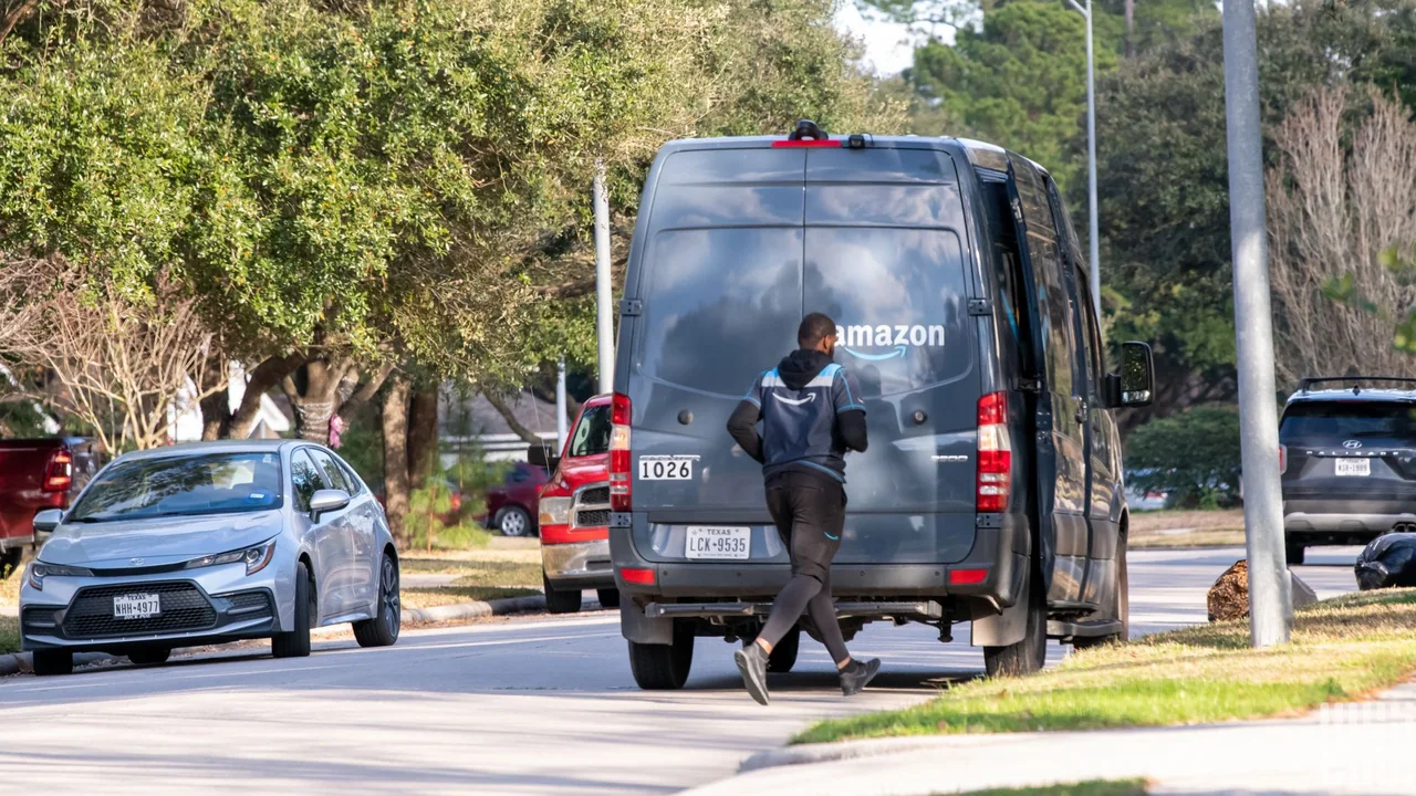 Amazon Speeds Up Delivery to Major US Cities