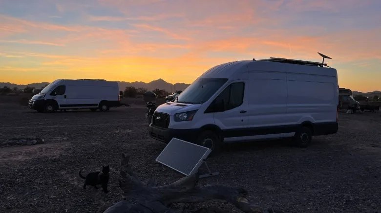 Desert Nomads: The Colorful Community of Quartzsite's Winter Residents - image 4