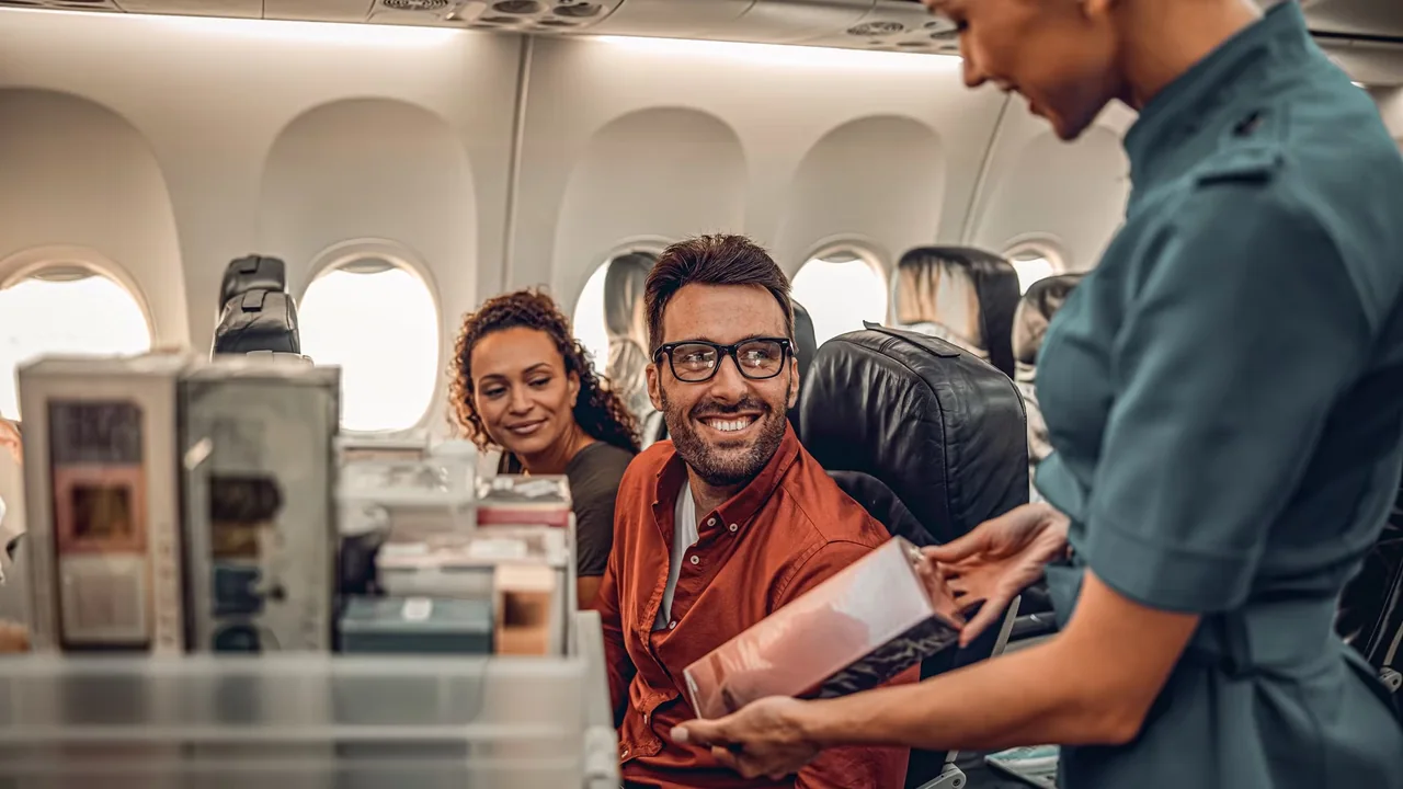 Passenger Habits That Make Flight Attendants Smile
