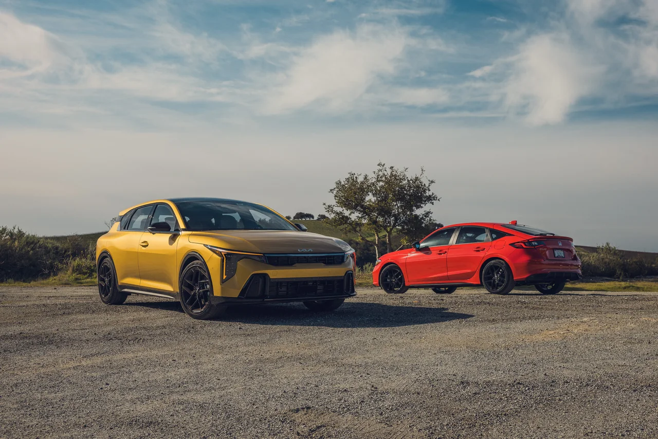 Kia K4 GT-Line Turbo vs Honda Civic Sport Hybrid: Which Compact Hatchback Reigns Supreme?