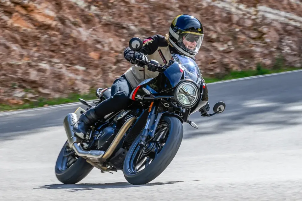 Motorcycle Glare: The Hidden Dangers of Polarized Lenses - image 2