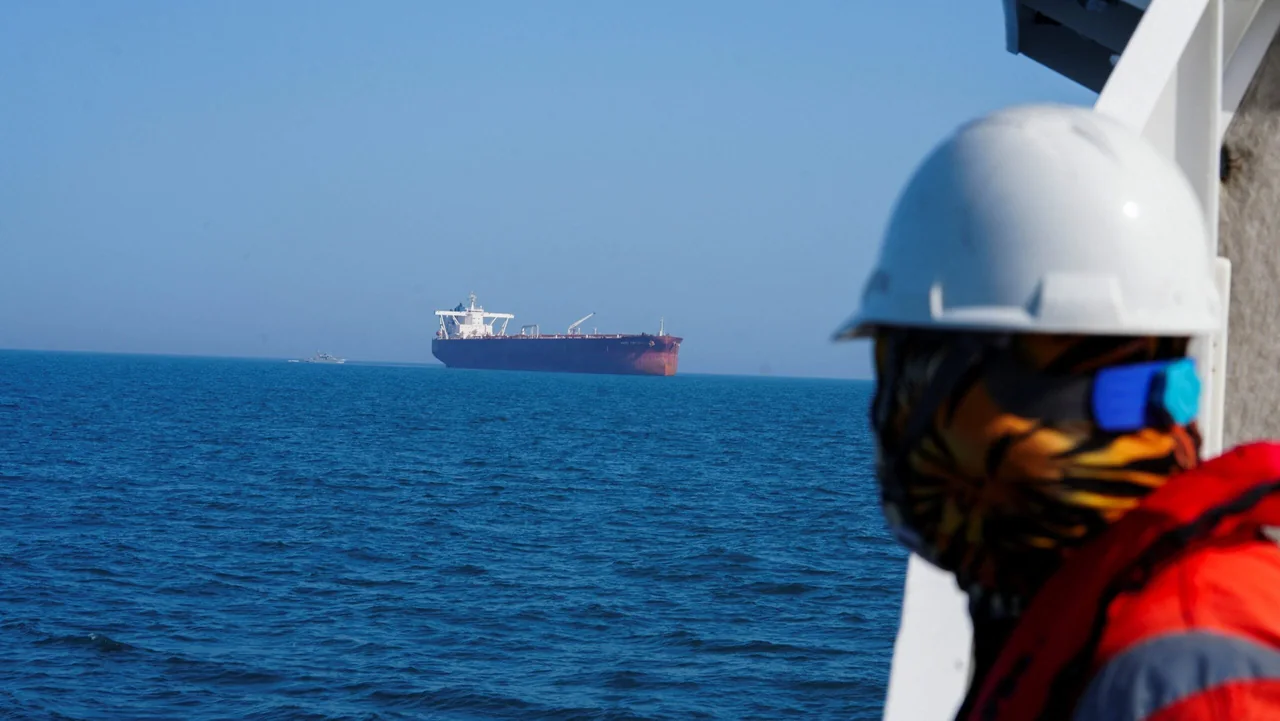 US Navy Rescues Vietnam-Bound Supertanker